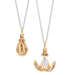 Warner Bros Charmed Aroma Golden Egg Candle 5 Warner Bros Charmed Aroma Golden Egg Candle -Harrypotter Sales Shop CA 1800x1899 GoldenEggNecklace