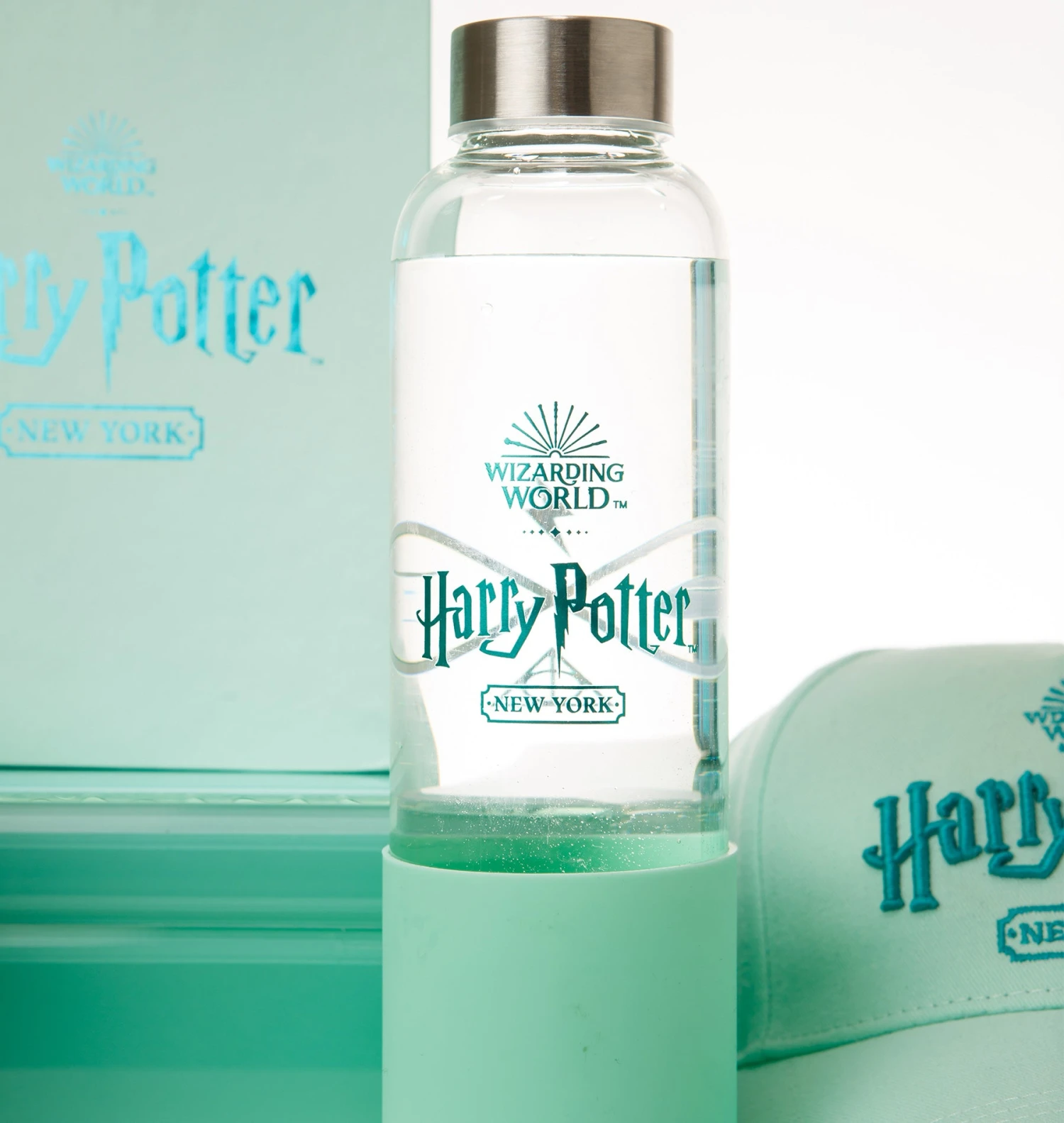 Warner Bros Harry Potter NYC Mint Water Bottle 2 Warner Bros Harry Potter NYC Mint Water Bottle - Image 2